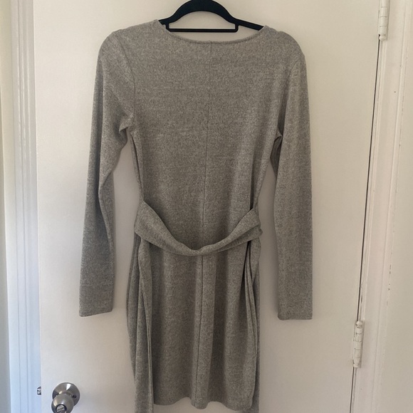 Women’s Dynamite grey belted sweater dress - Picture 5 of 5